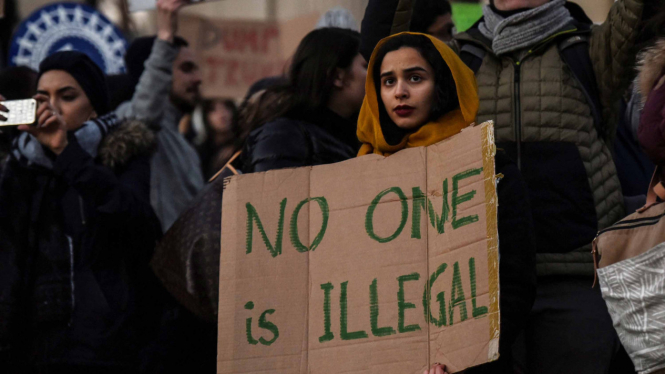 Demonstrasi di AS menentang Kebijakan Presiden Donald Trump yang menolak masuk pengungsi dan pendatang dari tujuh negara. 