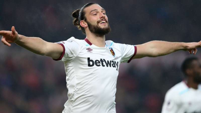 Penyerang West Ham United, Andy Carroll