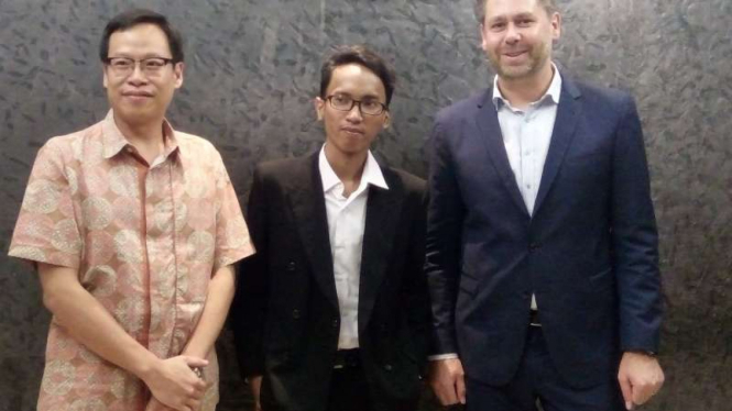 Damarjiwo Datu (tengah) bersama Duta Besar Denmark untuk RI, Casper Klynge (kanan), di Jakarta, Selasa 31 Januari 2017.