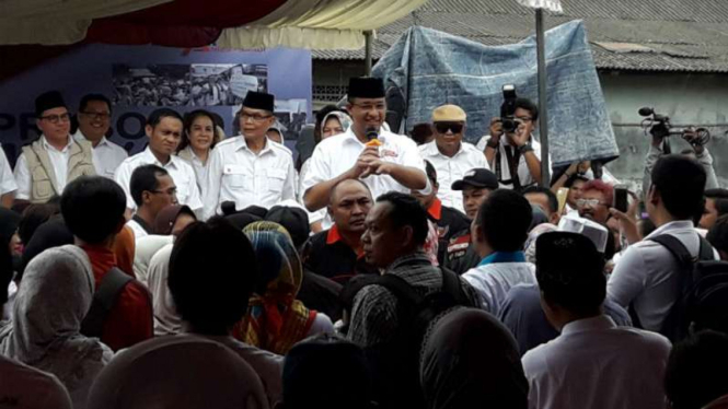 Calon gubernur DKI Jakarta, Anies Rasyid Baswedan, berkampanye di Jalan Rorotan II, Cilincing, Jakarta Utara, pada Selasa, 31 Januari 2017.