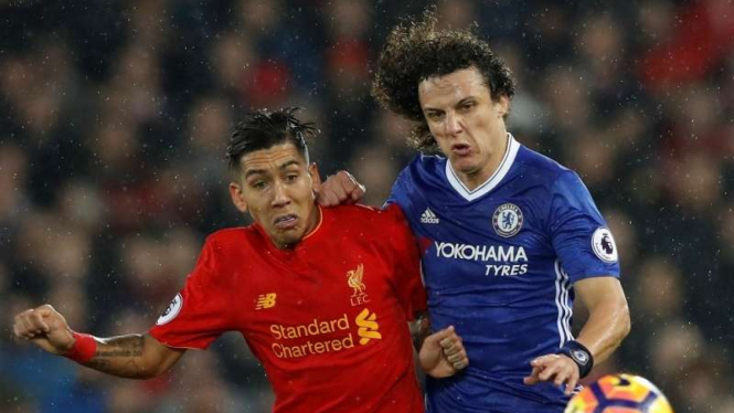 Pemain Liverpool, Roberto Firmino, dan bek Chelsea, David Luiz