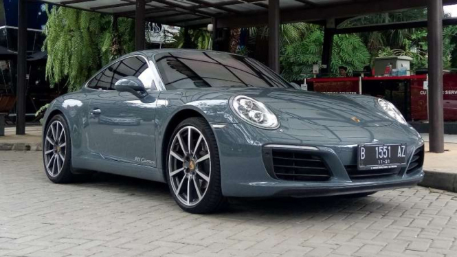 New Porsche 911 Carrera.