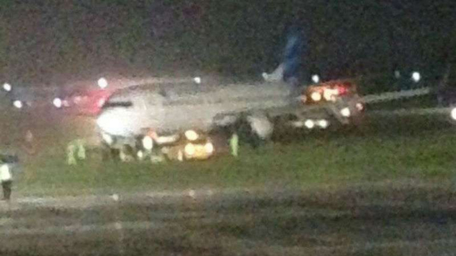 Pesawat maskapai Garuda Indonesia tergelincir di Bandara Adisutjipto, Yogyakarta, pada pukul 19.51 WIB, Rabu, 1 Februari 2017.