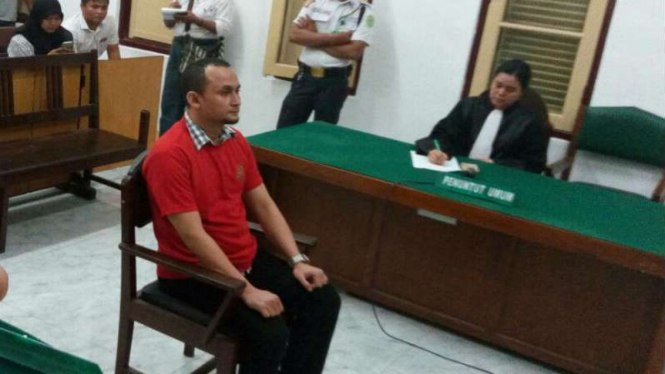 AKP Ichwan Lubis saat mendengar vonis di Pengadilan Negeri Medan.