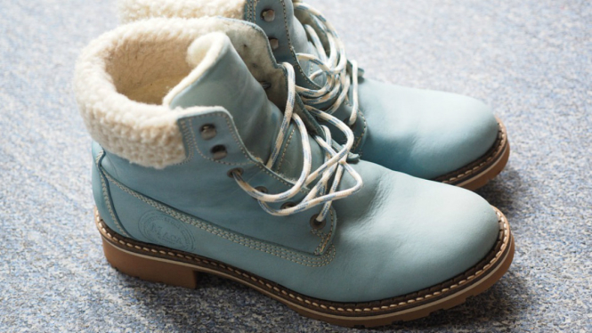 Sepatu boot musim dingin