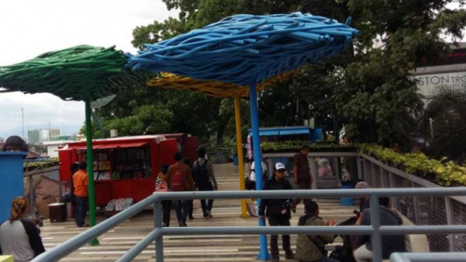 Payung Bambu di Skywalk Bandung