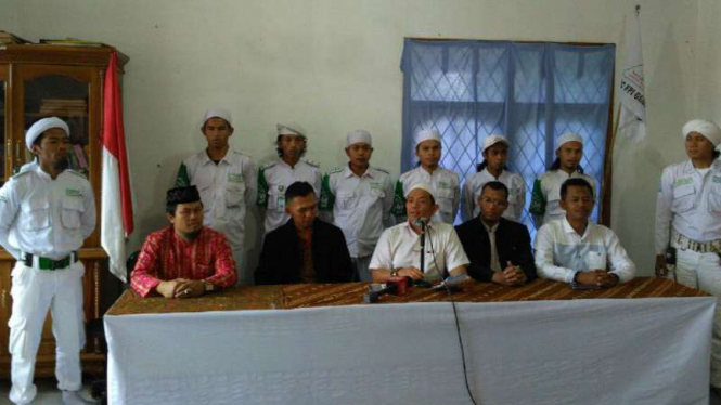 Koordinator penasihat hukum Rizieq Shihab, Kiagus Muhammad Choiri, menggelar konferensi pers di Pesantren Annawawi Kota Bandung, Jawa Barat, pada Jumat, 3 Januari 2017.