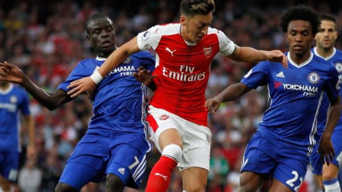 Pertandingan Arsenal melawan Chelsea di ajang Premier League 2016/2017