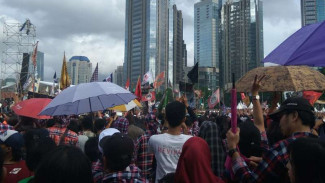 Lautan Manusia Padati Konser Gue 2