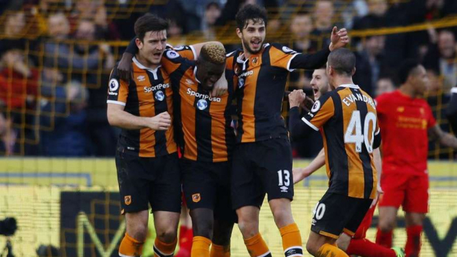 Pemain Hull City merayakan gol ke gawang Liverpool