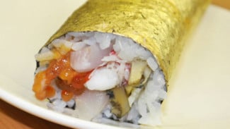 Berbalut Emas Murni, Sushi Ini Dijual Rp1,2 Juta