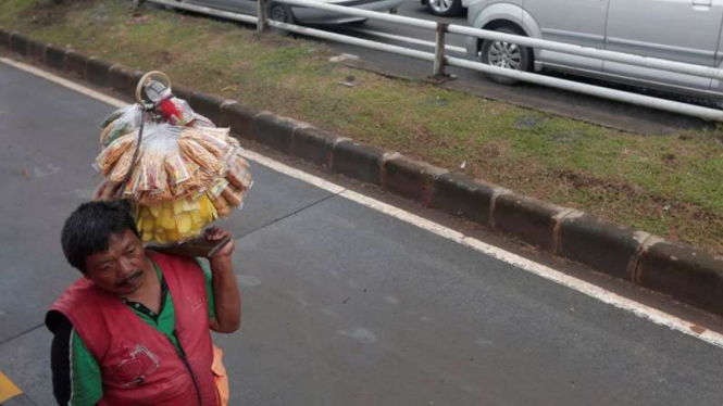 Pedagang asongan di Jakarta