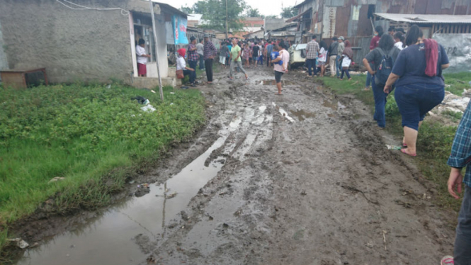 Kondisi jalanan di kawasan Cakung, Jakarta Timur.