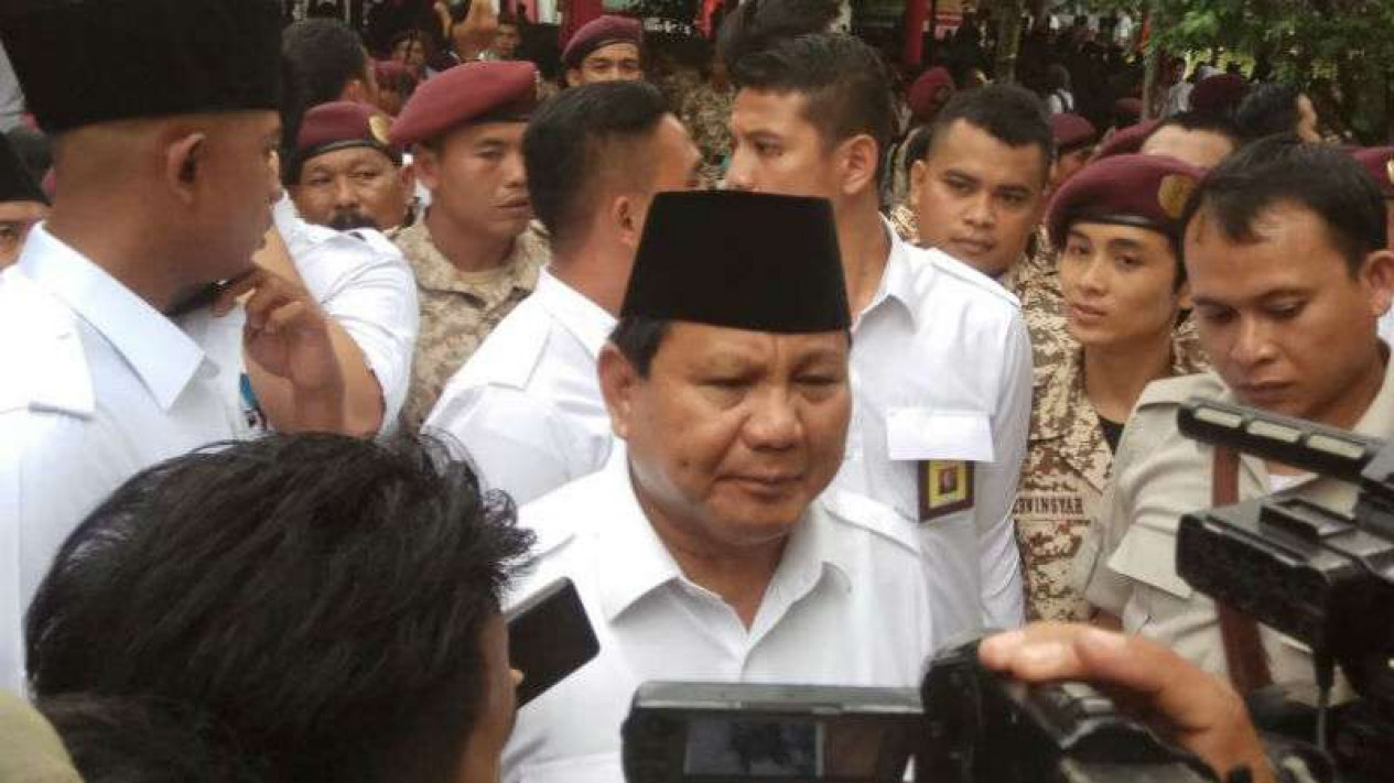 Prabowo Subianto Ditampar Seorang Pria Saat Tiba di Palu