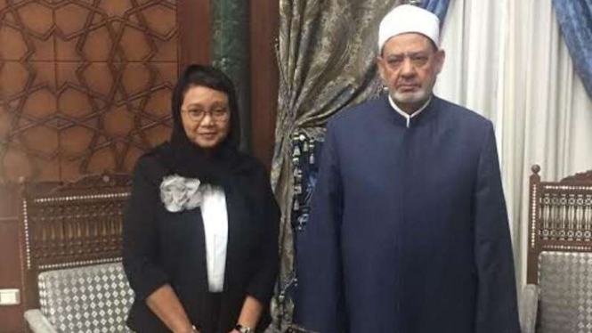 Menlu Retno Marsudi dan Imam Besar Al Azhar Mesir.