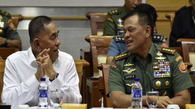Menhan Ryamizard dan Panglima TNI Jenderal Gatot Nurmantyo dalam Rapat Kerja di DPR RI, Senin, 6 Februari 2017.