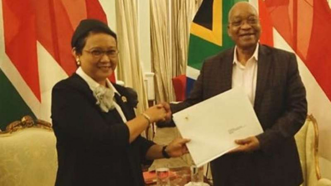 Menteri Luar Negeri Retno LP Marsudi dan Presiden Afrika Selatan Jacob Zuma, di Cape Town, beberapa waktu lalu. Kunjungan Retno sebagai bagian dari diplomasi ekonomi RI di Benua Afrika.