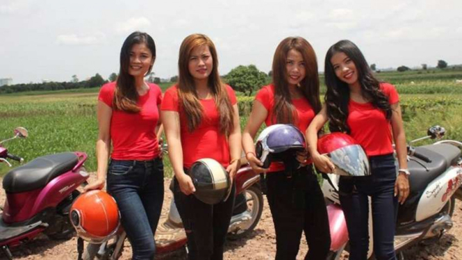 Driver ojek online Moto Girl Tour.