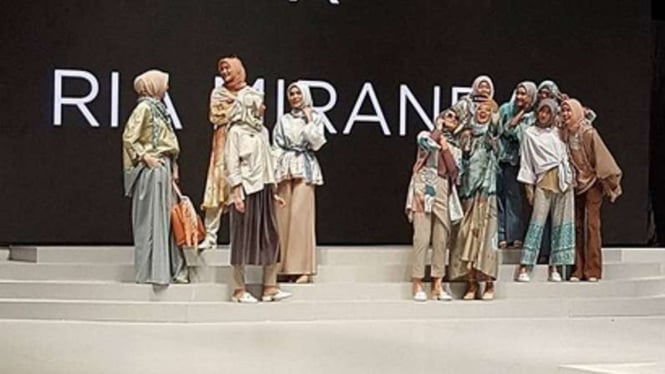 Koleksi Ria Miranda di Indonesia Fashion Week 2017
