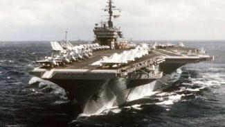 09-02-1972: Tiga Kapal Induk AS 'Parkir' di Pantai Vietnam