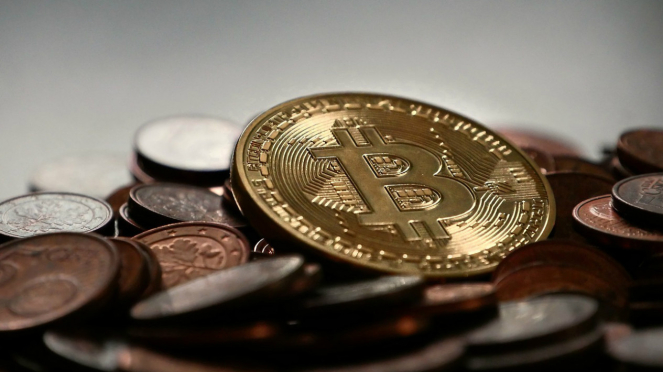 Bitcoin dan mata uang lainnya dibangun di atas teknologi bernama Blockchain.