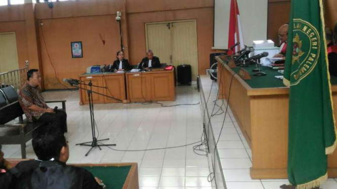 Zulfikar Muharami, penyuap Bupati nonaktif Banyuasin, Yan Anton Ferdian, menjalani sidang pembacaan vonis di Pengadilan Negeri Palembang pada Kamis, 9 Februari 2017.
