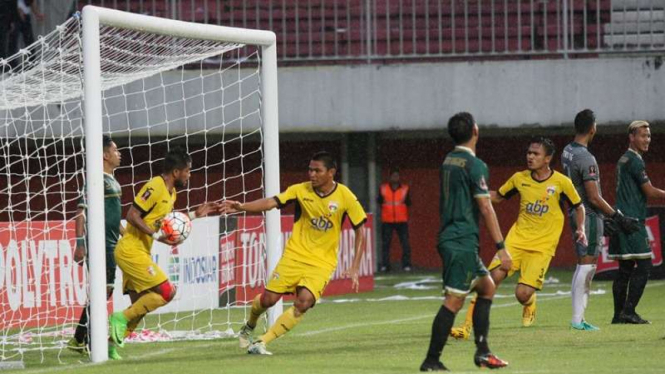 Pertandingan PSS Sleman vs Mitra Kukar di Piala Presiden 2017
