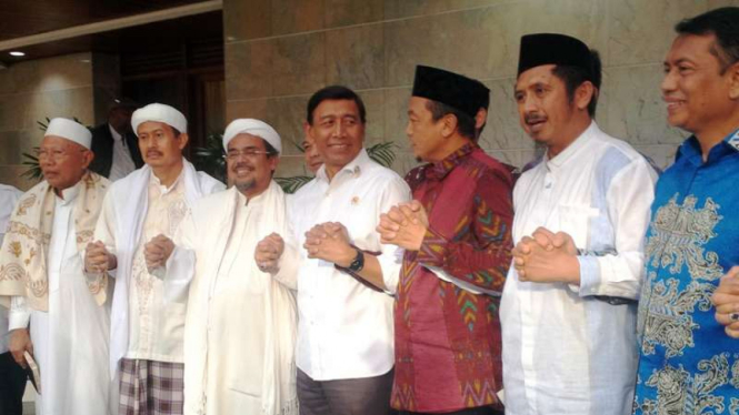 Menteri Koordinator Bidang Politik, Hukum dan Keamanan Wiranto usai bertemu petinggi FPI dan MUI, Kamis (9/2/2017)