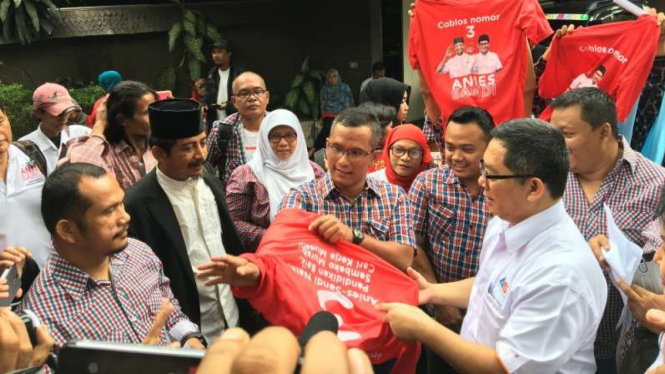 Ketua Relawan Anies Baswedan-Sandiaga Uno, Boy Sadikin, saksikan deklarasi dukungan Relawan Jokowi untuk Anies-Sandi, Jumat, 10 Februari 2017.