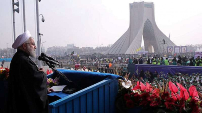Presiden Iran, Hassan Rouhani, berpidato saat peringatan Revolusi Islam Iran.