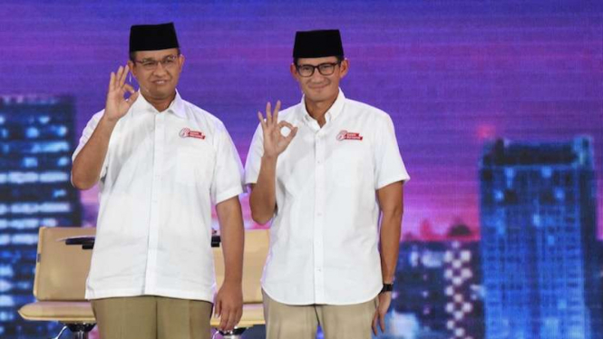 Calon Gubernur DKI Jakarta, Anies Baswedan (kiri), dan Calon Wakil Gubernur Sandiaga Uno 
