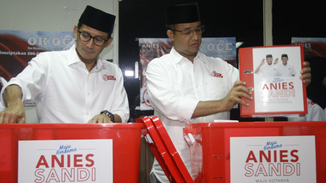 Pasangan cagub-cawagub DKI Jakarta, Anies Baswedan dan Sandiaga Uno.
