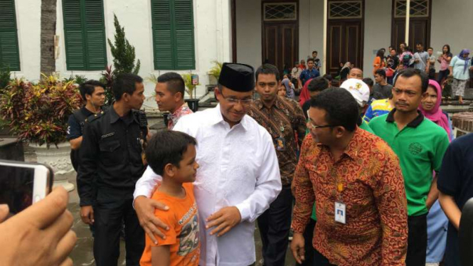 Anies Baswedan ke museum pada masa tenang pilkada, Minggu, 12 Februari 2017.