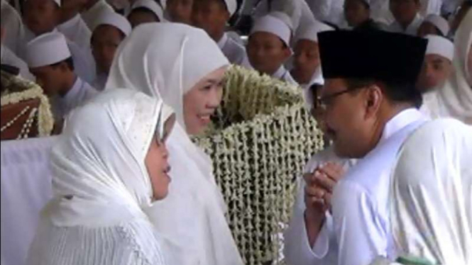 Khofifah Indar Parawansa (tengah) dan Saifullah Yusuf (kanan).