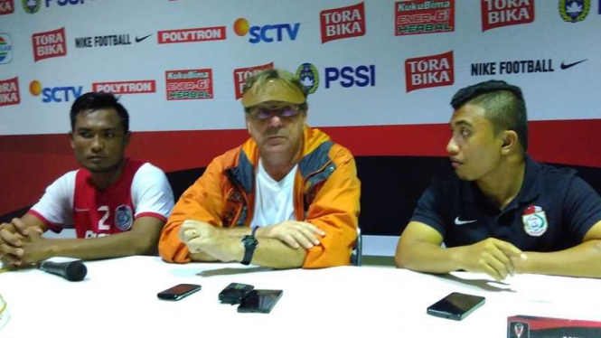 Pelatih PSM Makassar, Robert Rene Alberts dalam konferensi pers