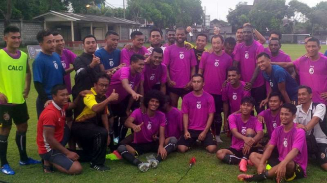 Para pemain Sriwijaya FC usai berlatih jelang berlaga melawan Barito Putera