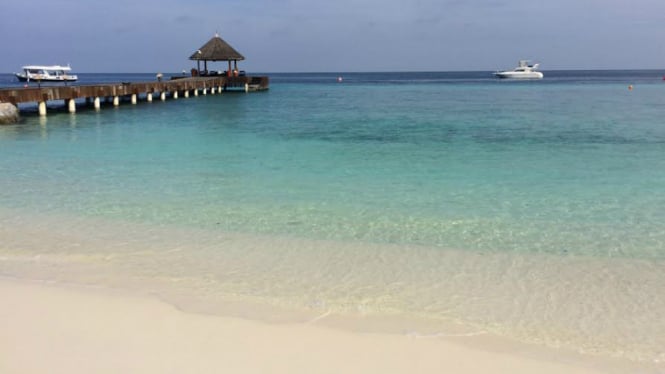 Pantai di resor Maladewa.