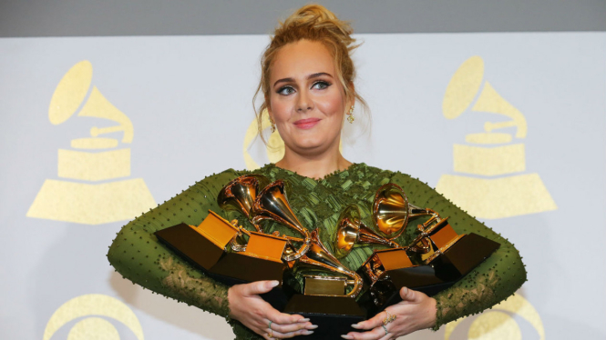 Adele di Grammy Awards 2017.