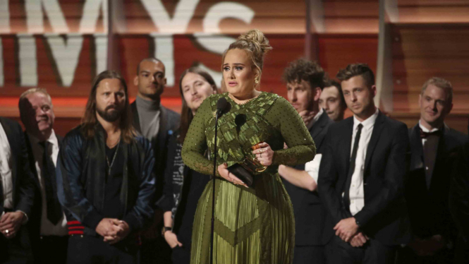 Adele raih penghargaan Grammy Award 2017