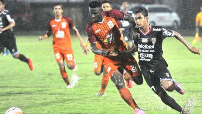 Pusamania Borneo FC (oranye)