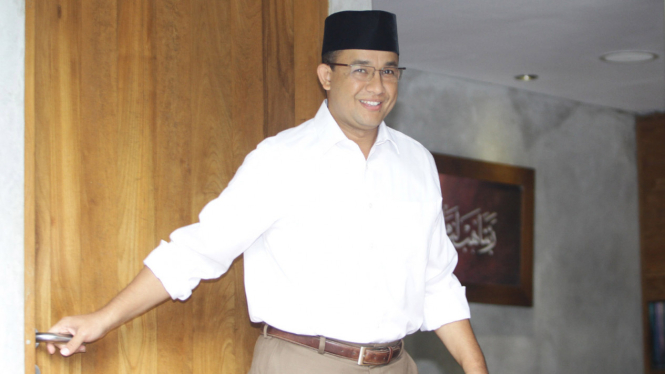 Anies Baswedan mohon restu Ibu sebelum mencoblos.