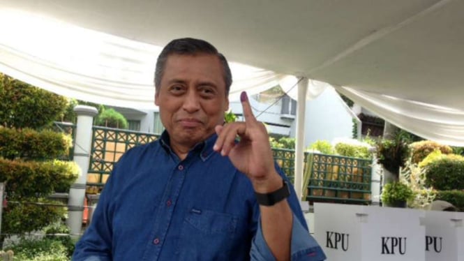 Mantan Kapolri Jenderal (Purn) Sutanto mencoblos di Pilkada DKI