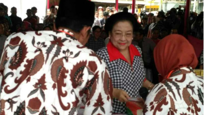 Megawati Soekarnoputri, Ketua Umum PDIP saat mencoblos di Pilkada DKI 2017, Rabu (15/2/2017)