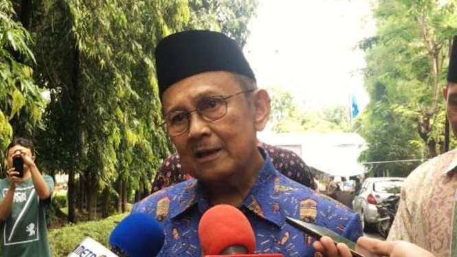  Bacharuddin Jusuf Habibie