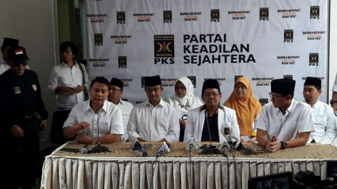 Pasangan calon gubernur dan wakil gubernur DKI Jakarta 2017, Anies Baswedan dan Sandiaga Uno, saat gelar konferensi pers bersama pimpinan PKS beberapa waktu lalu.