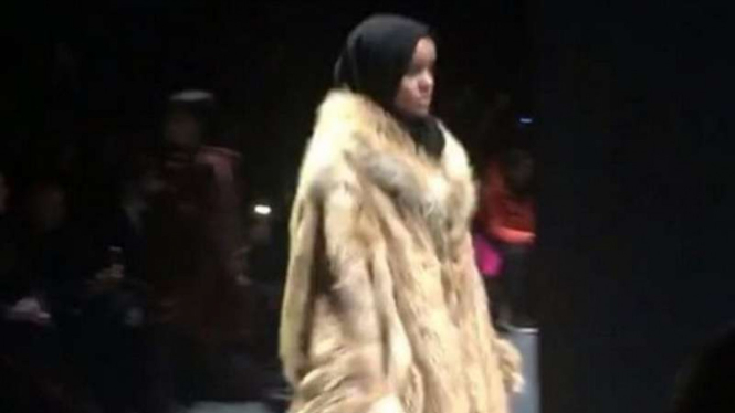 Halima Aden di show Kanye West di NYFW 2017