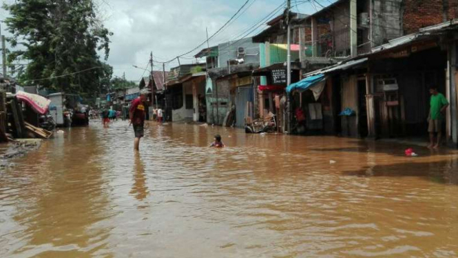 Banjir di kawasan Bukit Duri, Jakarta Selatan.