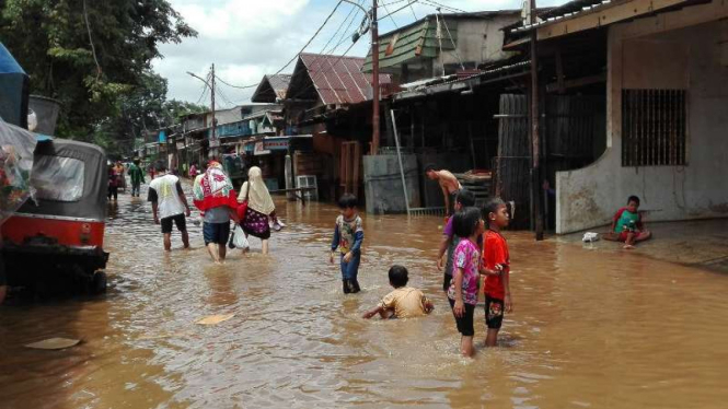 Banjir di  Jalan Bukit Duri Pangkalan, Tebet Jakarta, Selatan.