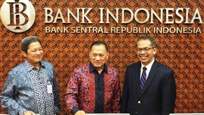 Gubernur Bank Indonesia Agus Martowardojo (tengah).