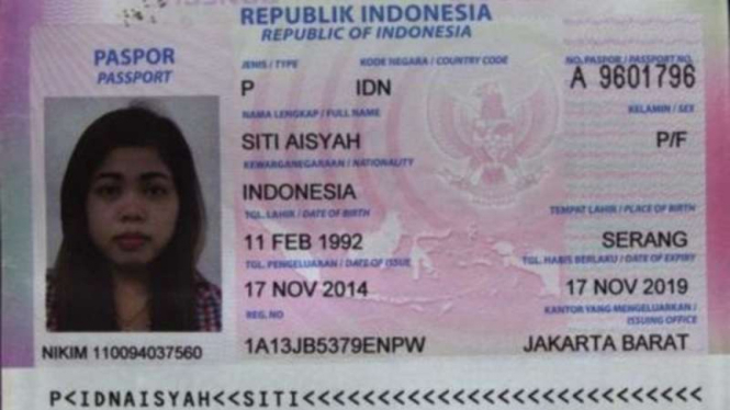 Paspor milik Siti Aisyah (25), perempuan warga negara Indonesia yang diduga terlibat dalam pembunuhan kakak tiri pimpinan Korea Utara Kim Jong Un